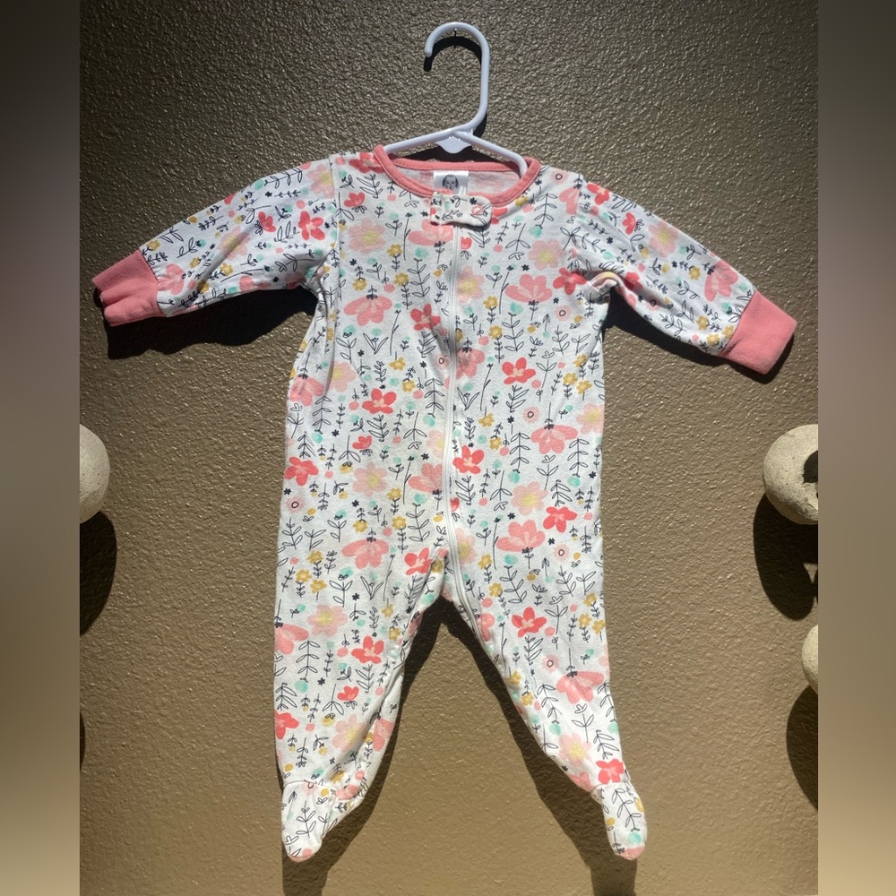 Gerber 100% cotton 0-3M Floral footie pajamas 🍼